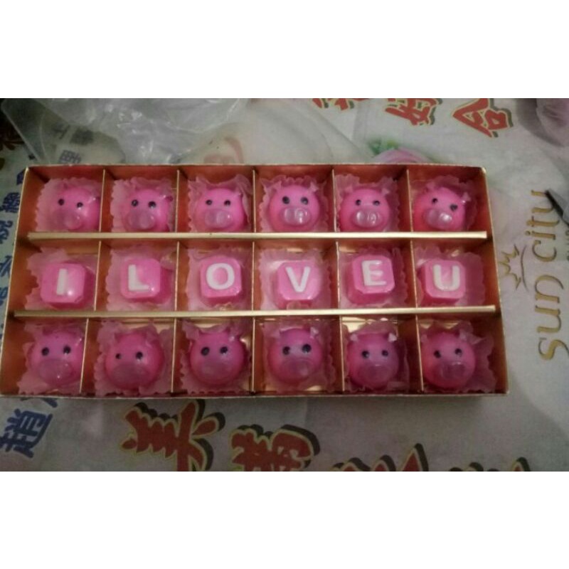 

say with cokelat huruf dan karakter babi (pig) sekat 3x6 (18 pcs)