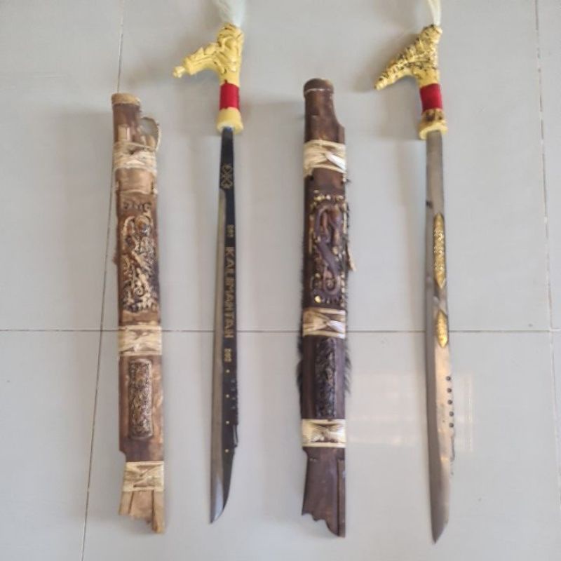 Mandau Pajangan  model antiq.mandau khas suku dayak.mandau coklat antiq 80 cm