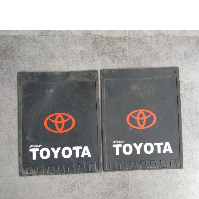 Karpet Roda Toyota engkel belakang satu set 2 lembar