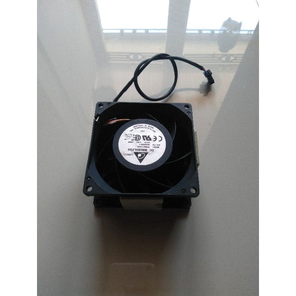 Fan high speed Fan dc 12v brushless 8x8x4,7cm