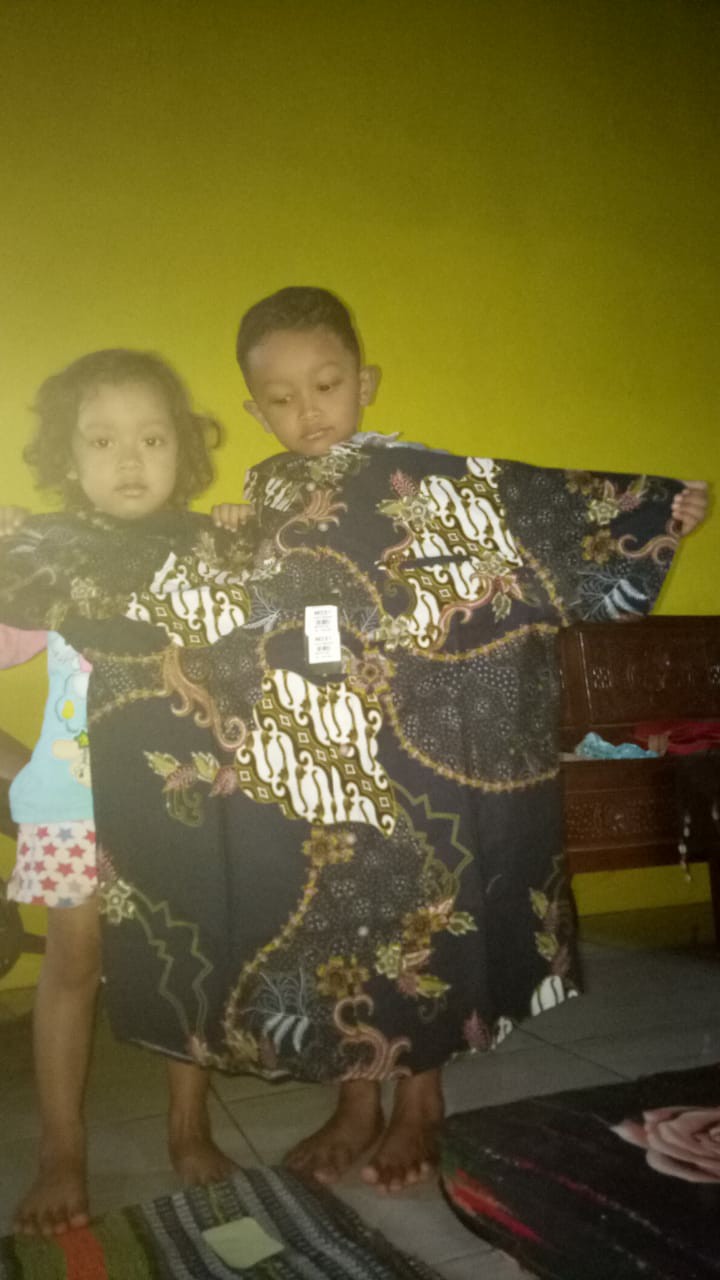 M231 Kemeja Pria Batik Pendek Navy 1748a