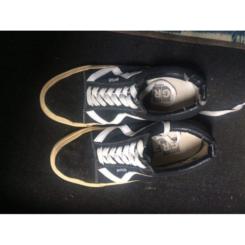 PRELOVED SEPATU GEARFOURTH