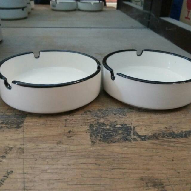 Asbak keramik putih list hitam unik / asbak unik / asbak portable / asbak porselen / ashtray