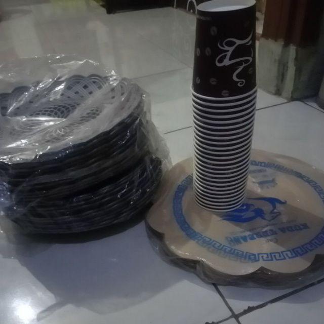 Alas Piring Bulat Isi 150 & 250 Lembar / Kertas Nasi Bulat Bunga  / Alas Piring Anyam