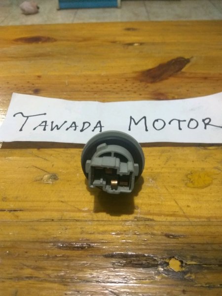 SOKET - RUMAH LAMPU SEN DEPAN DAIHATSU NEW XENIA R DUAL VVTI