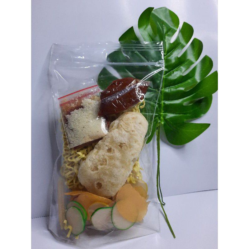 

seblak instan (Mi+kerupuk+lidah)