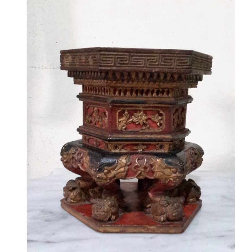 Kaki Dian Berbentuk Hexagonal