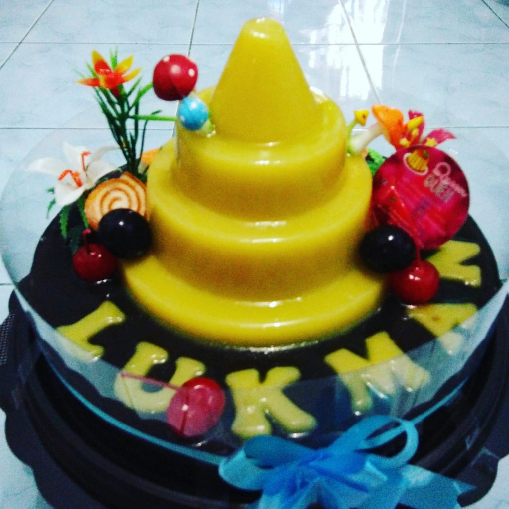 

PUDING ULTAH MOTIF TUMPENG