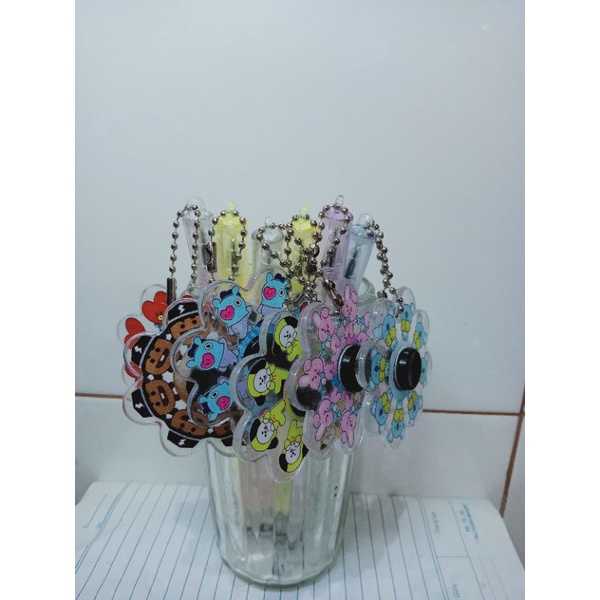 

pen gel karakter BT21 motif gantungan spinner
