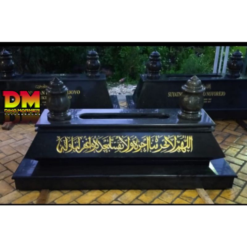 Kijingan Makam Kaligrafi Granit Hitam