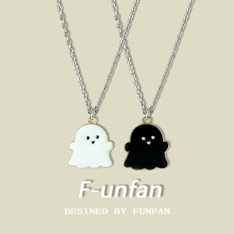 AY(CN) 2pcs / set Kalung Rantai Choker Hias Liontin Kupu-Kupu / Hati / Hantu Warna Silver Untuk Wanita