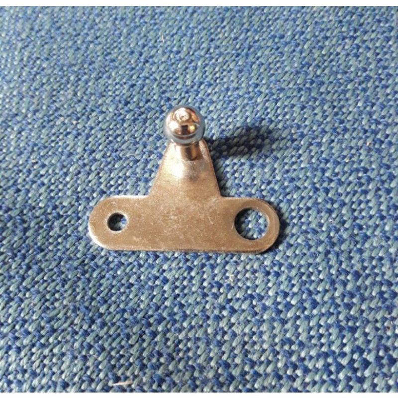 Braket Segitiga yang Sudah DiBor dan dipernis untuk hidrolik kap mesin