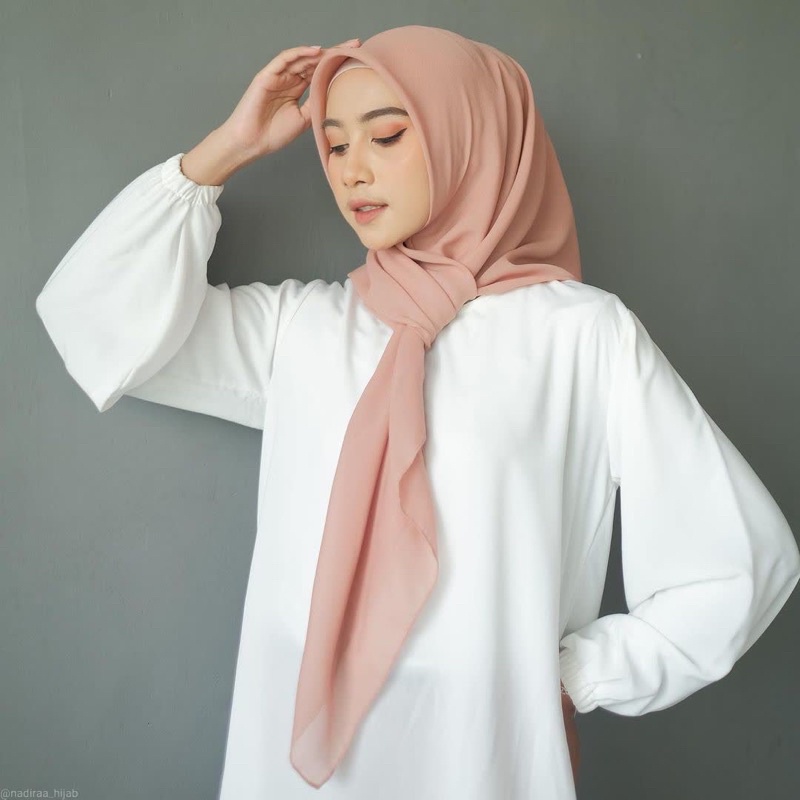 40+ Warna Hijab Segi Empat Bella Square Premium Original Jilbab Bella Square Polos Pollycotton-5
