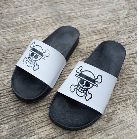 sandal selop pria dan wanita motif gambar bajak laut