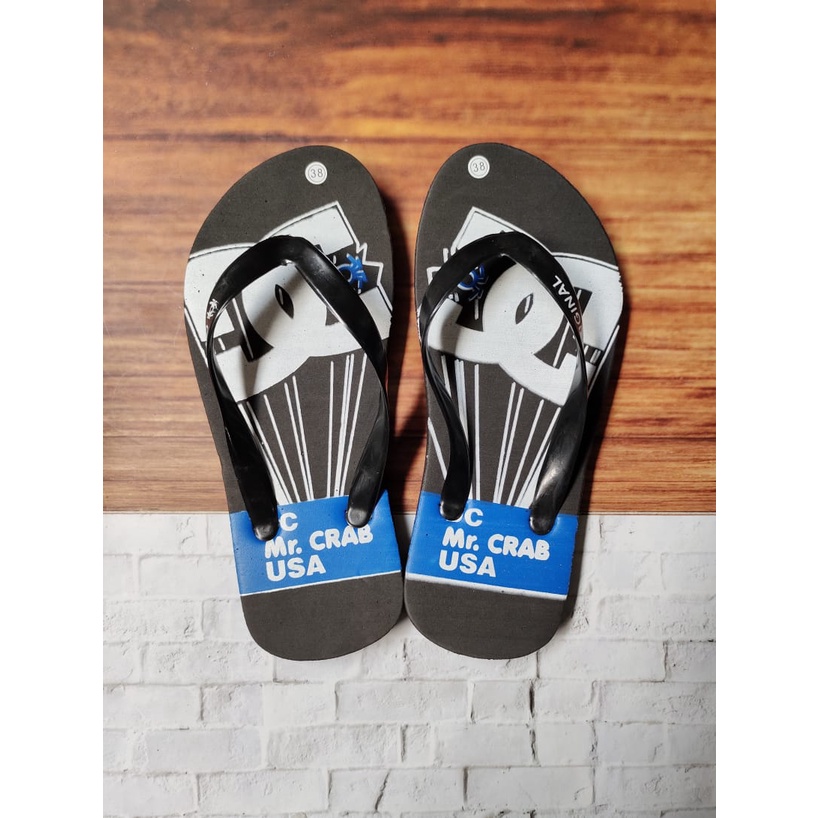 Sandal jepit pria motif DC