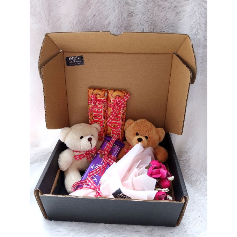 

gift unik kado ulang tahun unik yang ini gift boxnya isi 3 coklat ya kak