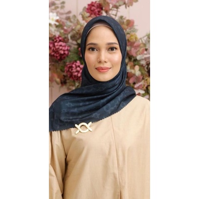 liberty scarf midnight wearing klamby