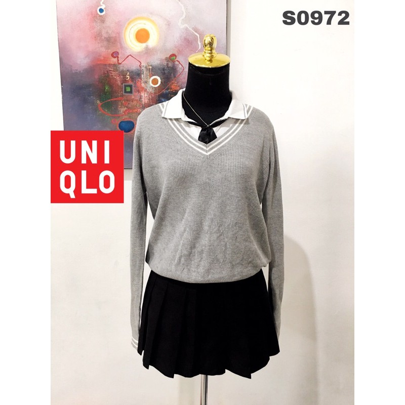 UNIQLO Sweater rajut academia uniform seragam korea v neck abu