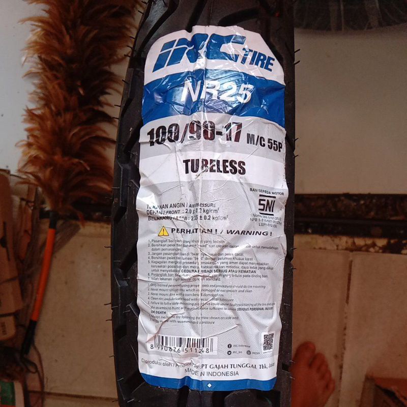 *BAN BELAKANG TUBLES IRC ukuran 100/90 ring 17 (standar bawaan ban belakang Megapro/CB150 Verza)