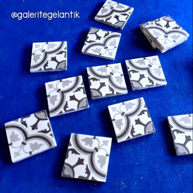 TEGEL MOTIF ANTIK LANTAI UNIK RETRO
