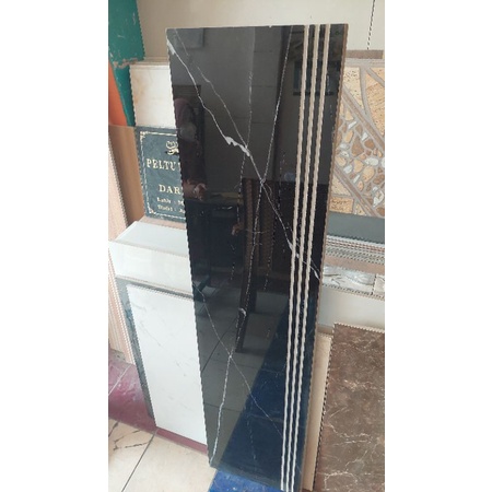 GRANIT TANGGA 30X120 STEPNOSING (APOLION BLACK)