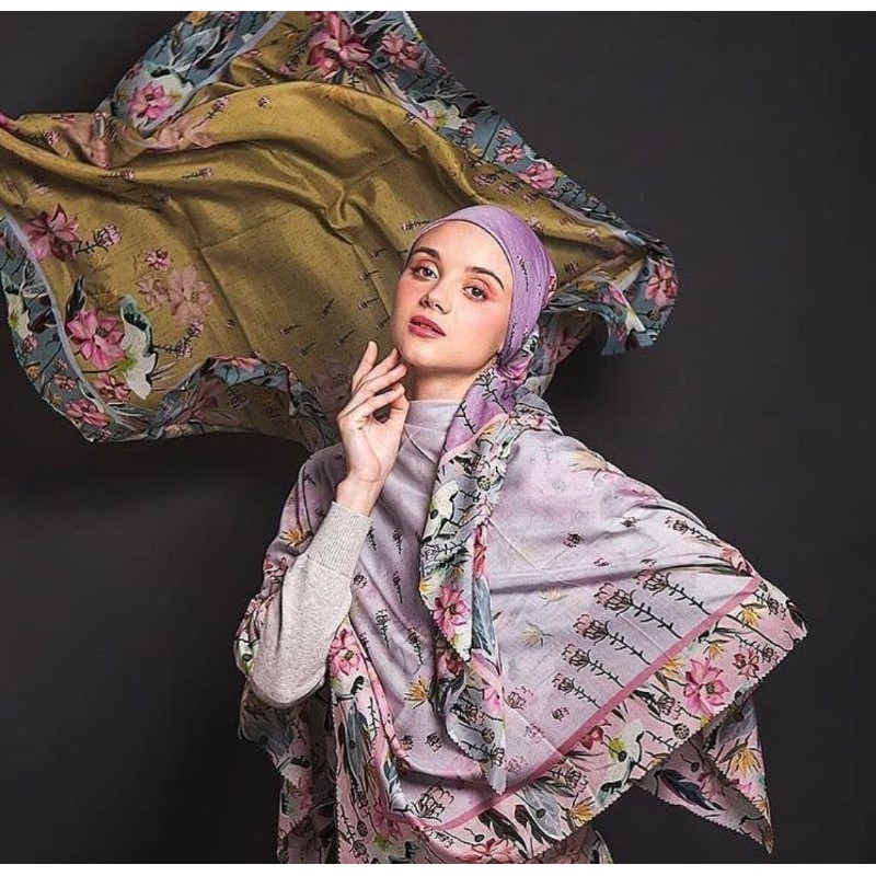 Preloved  scarf Aleza label