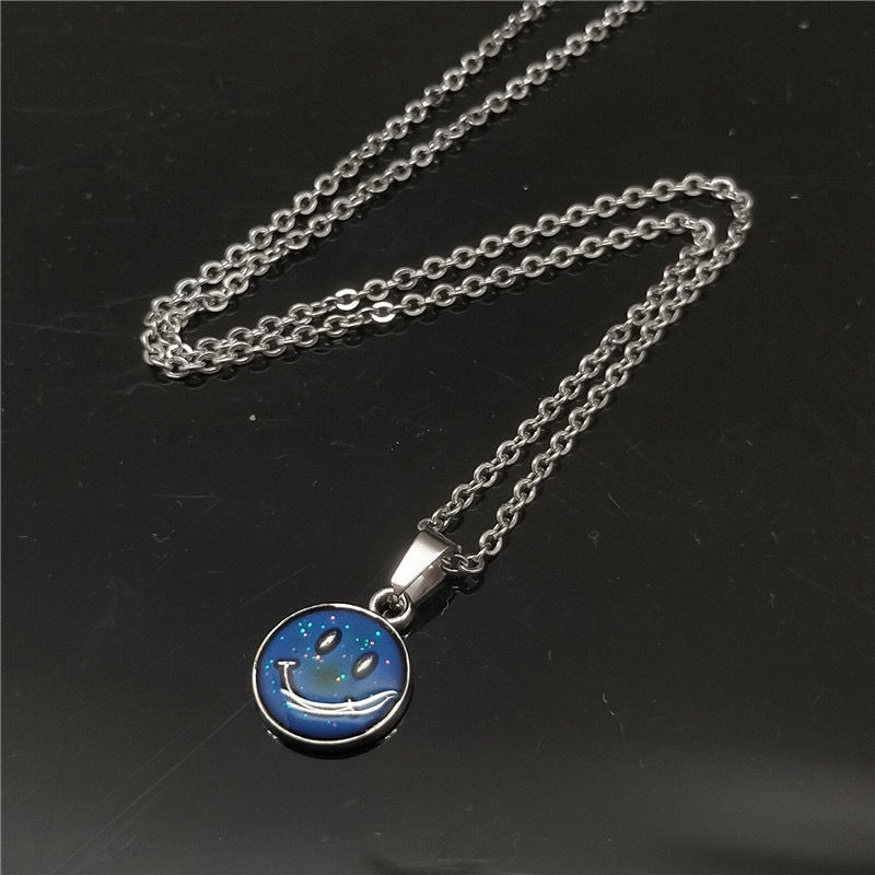 Temperature-sensitive Color-changing Necklace Cute Korean Version Wild Smile Pendant Clavicle Chain