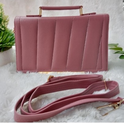 TAS WANITA MODEL SELEMPANG BAHAN SINTETIS HALUS POLOS LIST GOLD / TAS TALI PANJANG TAS BAHU WANITA PRODUK IMAH_GAYA OFFICIAL / TAS KERJA WANITA / TAS OOTD / TAS WANITA MURAH / TAS MEWAH HARGA MURAH / BISA COD ( BAYAR DI TEMPAT )