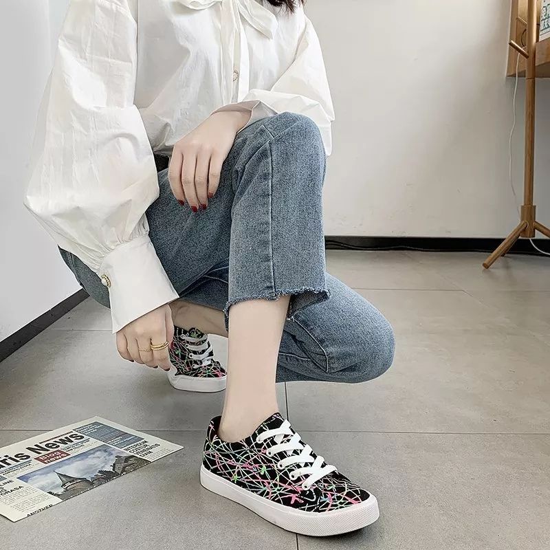 Sepatu Wanita Sneakers Warna Warni grafiti