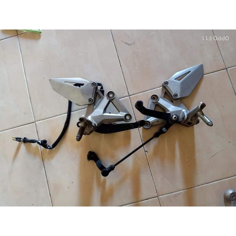 footstep depan Honda CBR 250RR original