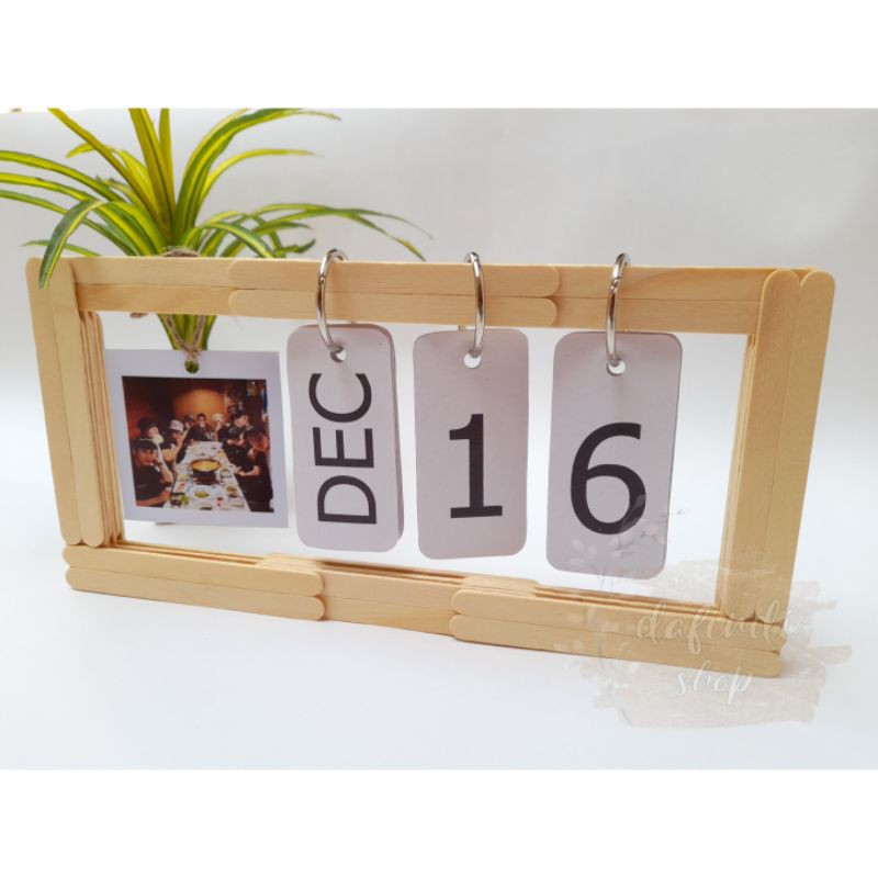 

Custom Kalender Meja Unik ( Perpetual Calendar / Kalender Abadi ) Untuk Hadiah / Kado / Dekorasi