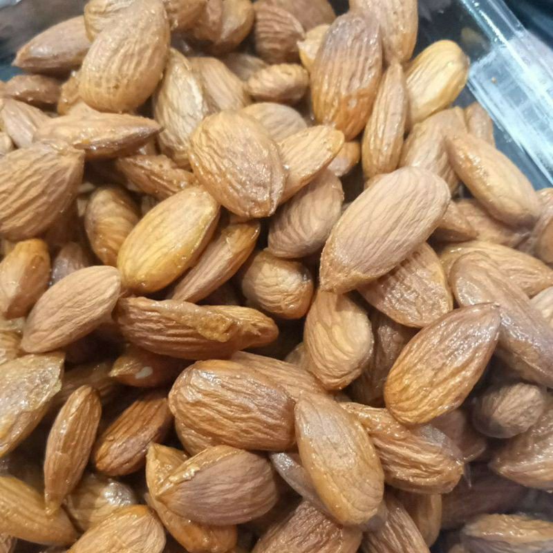 

Kacang Almond Mentah Kupas Utuh Raw Whole Blue Diamond 1kg