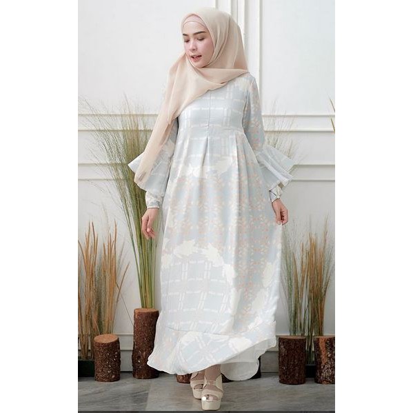 Belle Dress Wearing Klamby