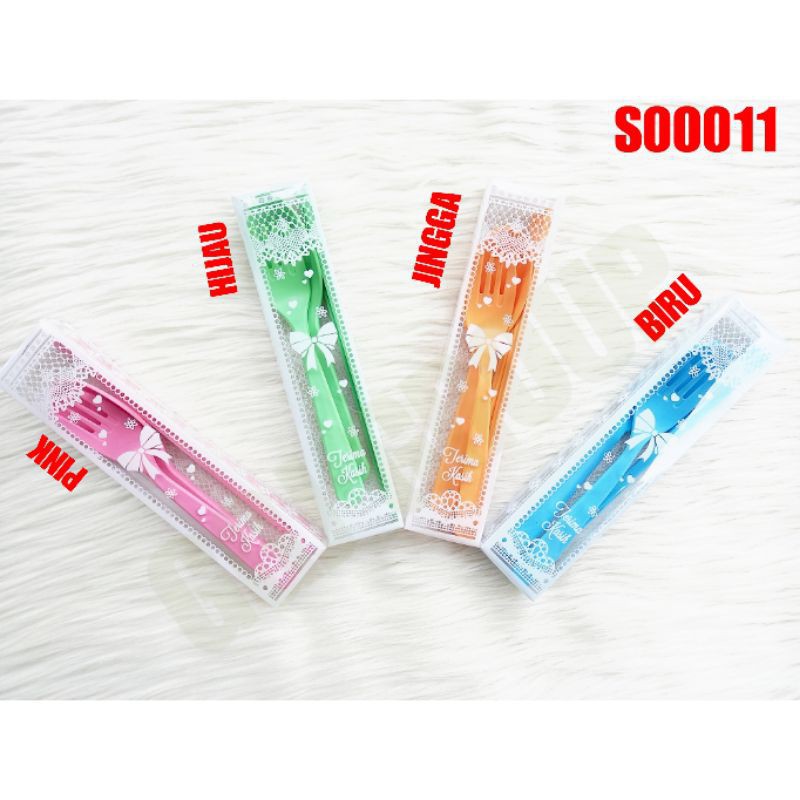 S ( S11 ) SOUVENIR SET ALAT MAKAN BAHAN PLASTIK KEMASAN MIKA KUALITAS TERBAIK