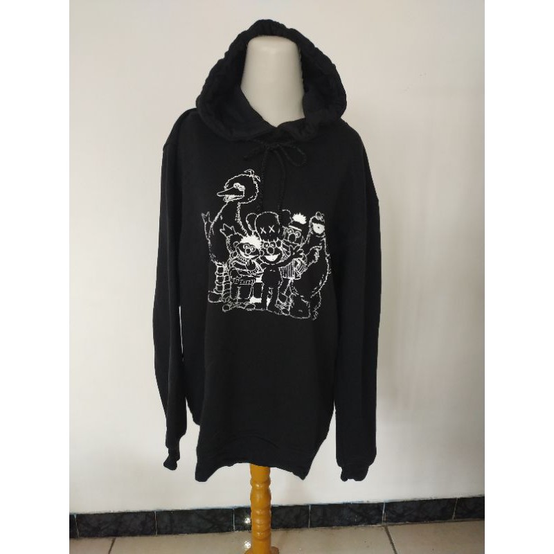 (PRELOVED) Hoodie Sweater UNIQLO x KAWS Unisex