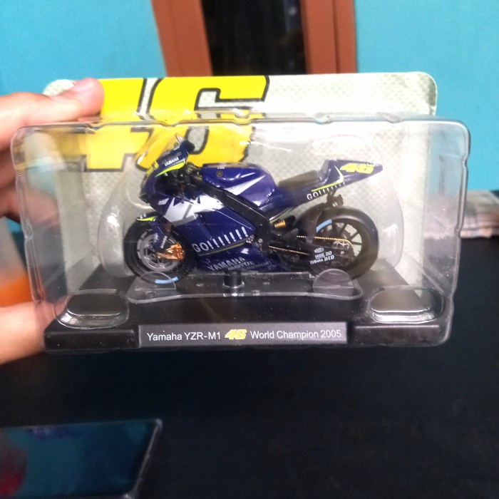 READY Miniatur Motogp Yamaha Valentino Rossi 46 World C. 2005 Diecast Motor BERKUALITAS