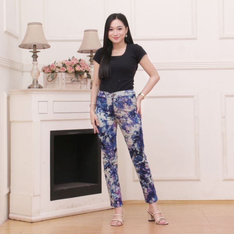 Celana denim wanitita tie die//CELANA WANITA tie die termura   terbaru//CELANA wanita  populer