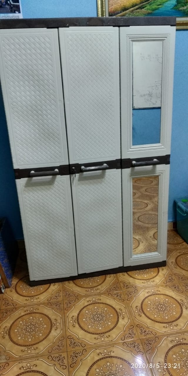 LEMARI PLASTIK 3 PINTU KACA GANTUNG KUNCI LP 3 ERP HKK LEMARI PLASTIK 3 PINTU KACA GANTUNG KUNCI LP 3 ERP HKK