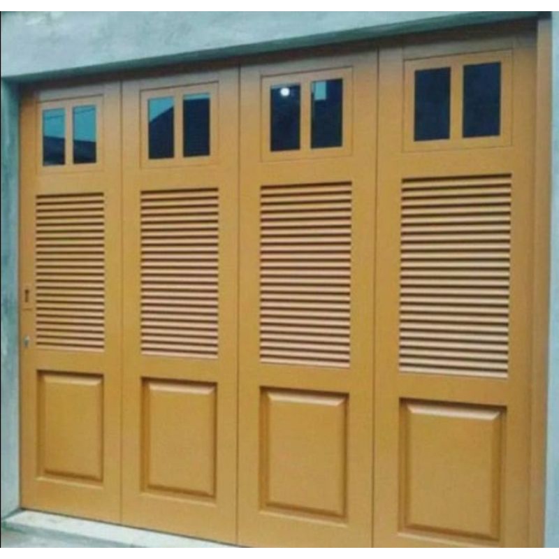 Pintu handerson garasi rumah.