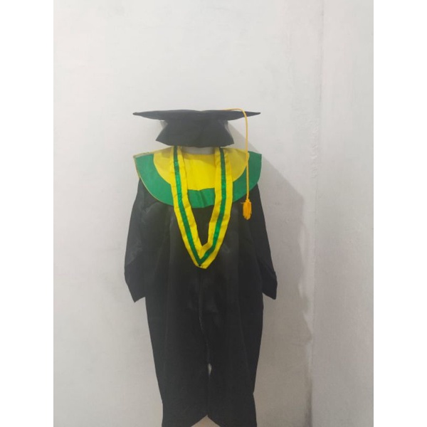 

baju wisuda 1 set , topi, samir, kalung