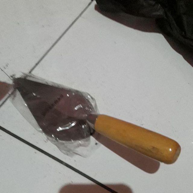 Sendok Semen Tanah Kebun Kecil Lancip Gagang Kayu