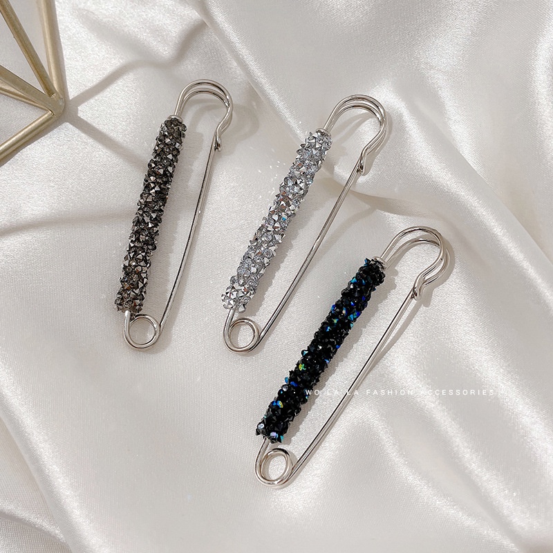 Bros Pin Bahan Metal Aksen Kristal Anti Silau Untuk Wanita