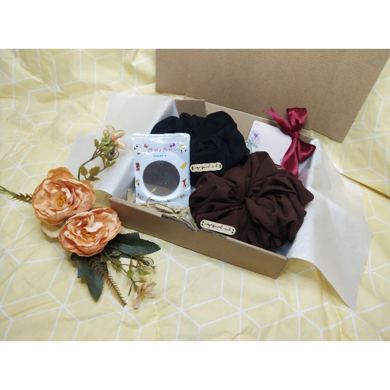 

Hampers Scrunchie 2 Warna | Box 20*20