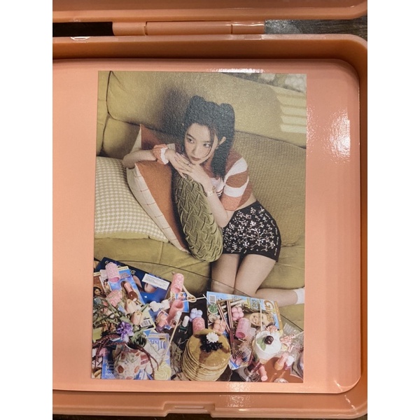 FOLDED POSTER YERI POSTCARD YERI POSTCARD IRENE GIRLS VER