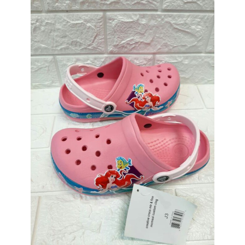 Sandal Crocs Anak Disney Ariel Mermaid LED Sendal Lampu Anak Cewek