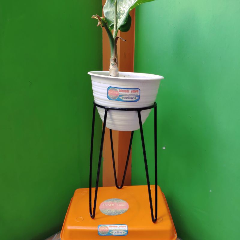 Standing rak pot bunga model jengkok,