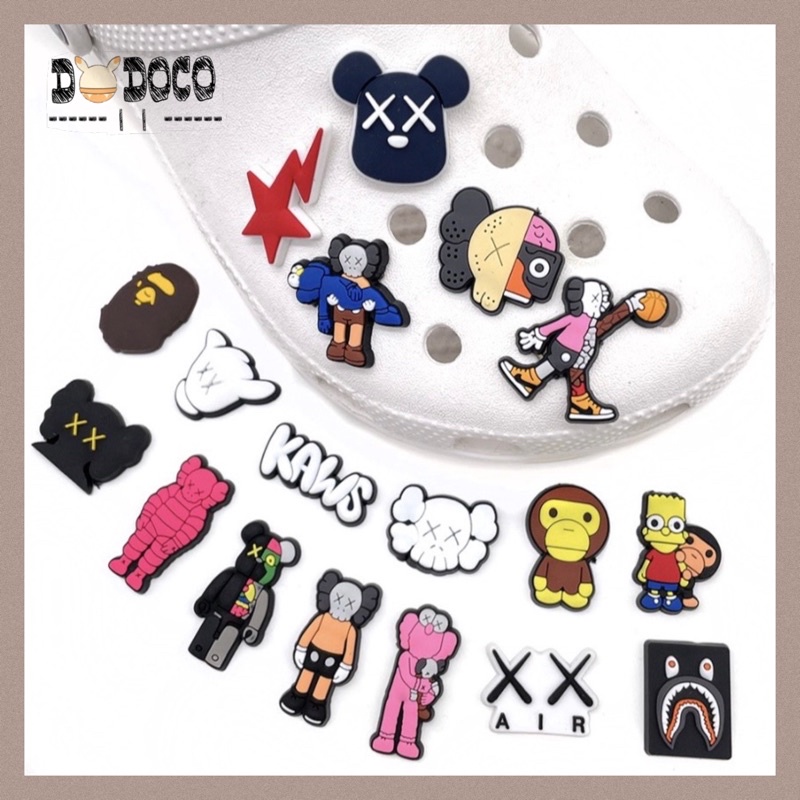 Charms Sepatu Crocs Motif Kaws DD-11