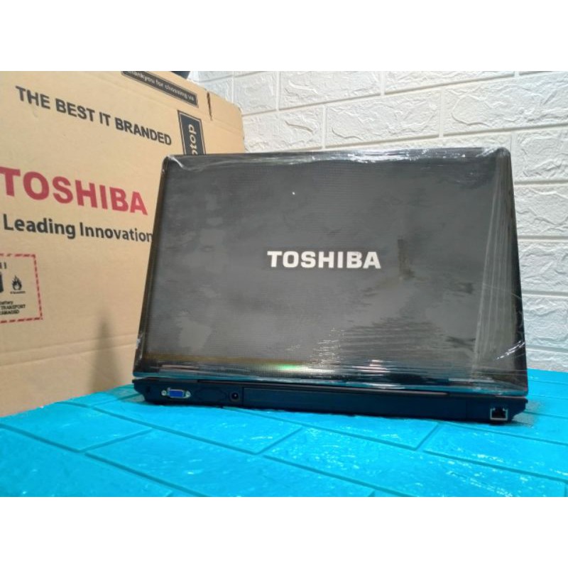 TOSHIBA B552