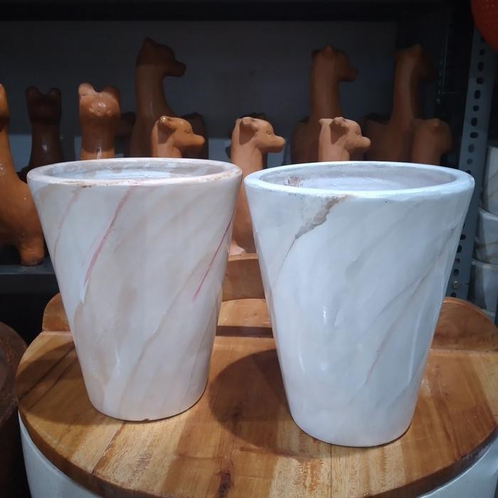 

Art / Pot Glossy Lukis Marmer