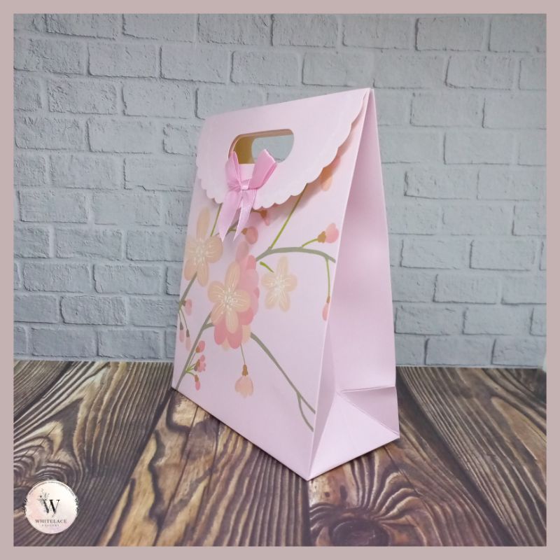 

Paper Bag Kado Model Tutup Pita Ukuran Kecil (Size SM) Pink Flowers Tas Jinjing Kertas Hadiah Premium